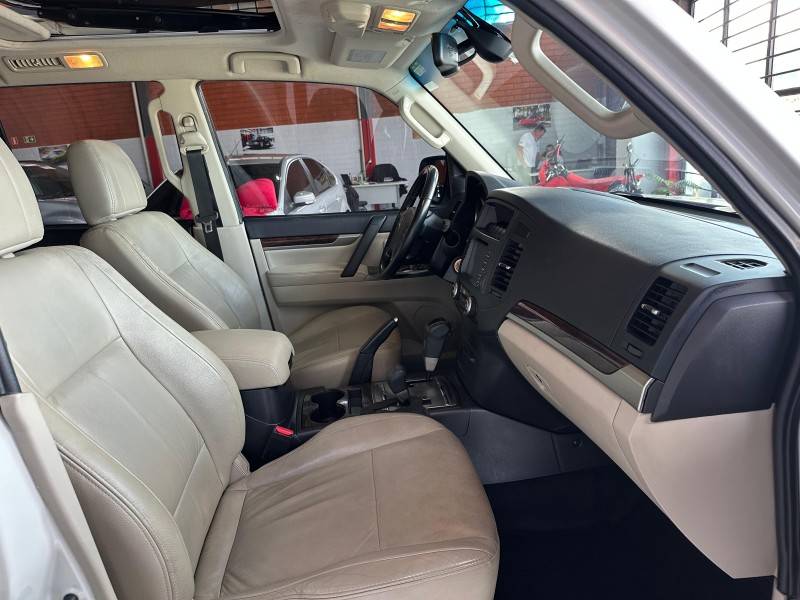 MITSUBISHI - PAJERO FULL - 2014/2014 - Branca - R$ 138.000,00