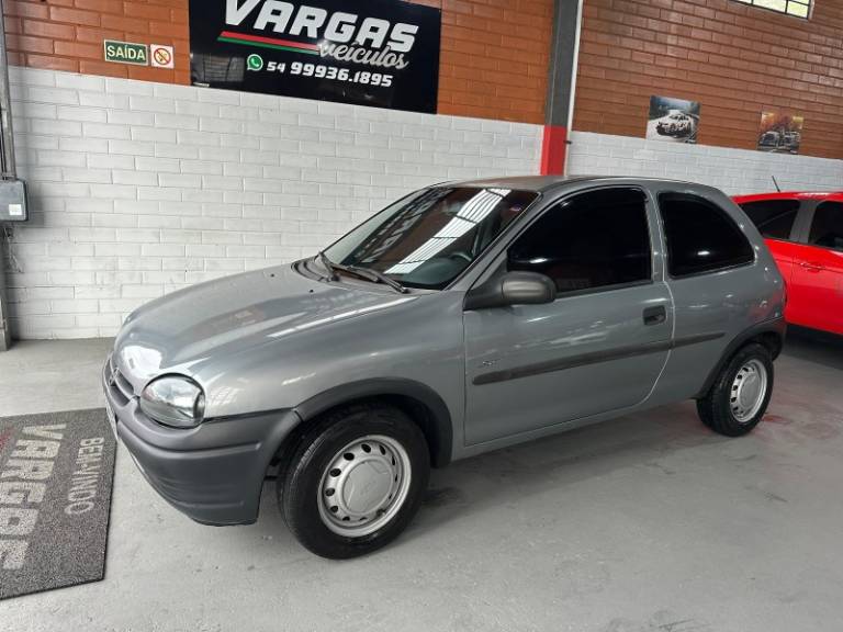 CHEVROLET - CORSA - 1996/1997 - Cinza - R$ 13.000,00