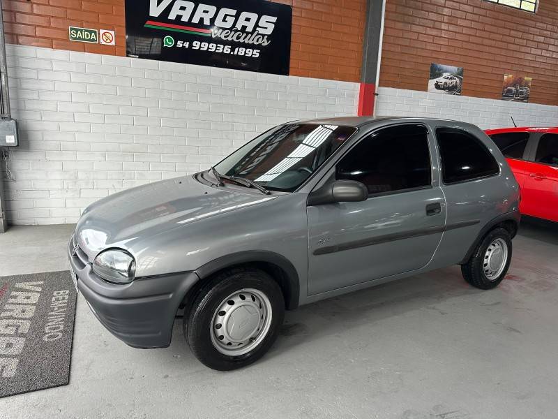 CHEVROLET - CORSA - 1996/1997 - Cinza - R$ 13.000,00