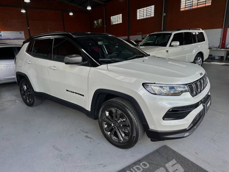 JEEP - COMPASS - 2021/2022 - Branca - R$ 132.000,00