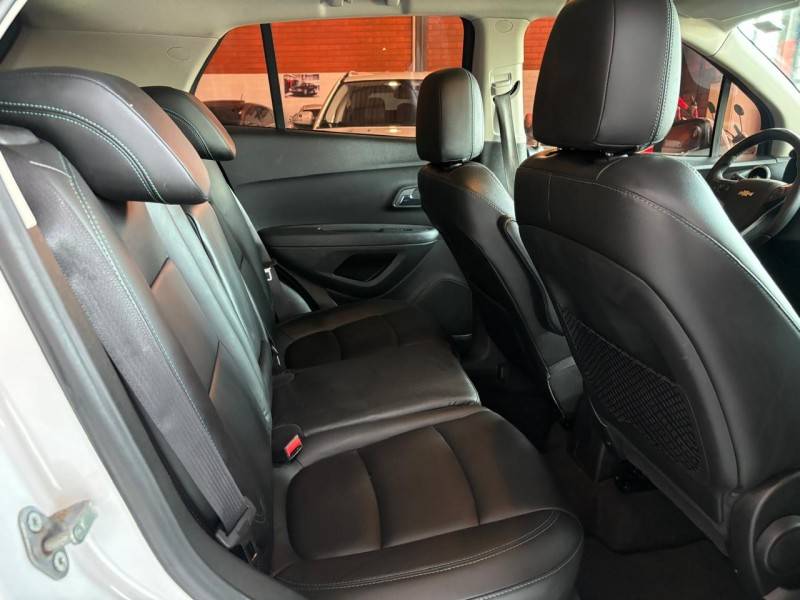 CHEVROLET - TRACKER - 2015/2015 - Branca - R$ 69.000,00