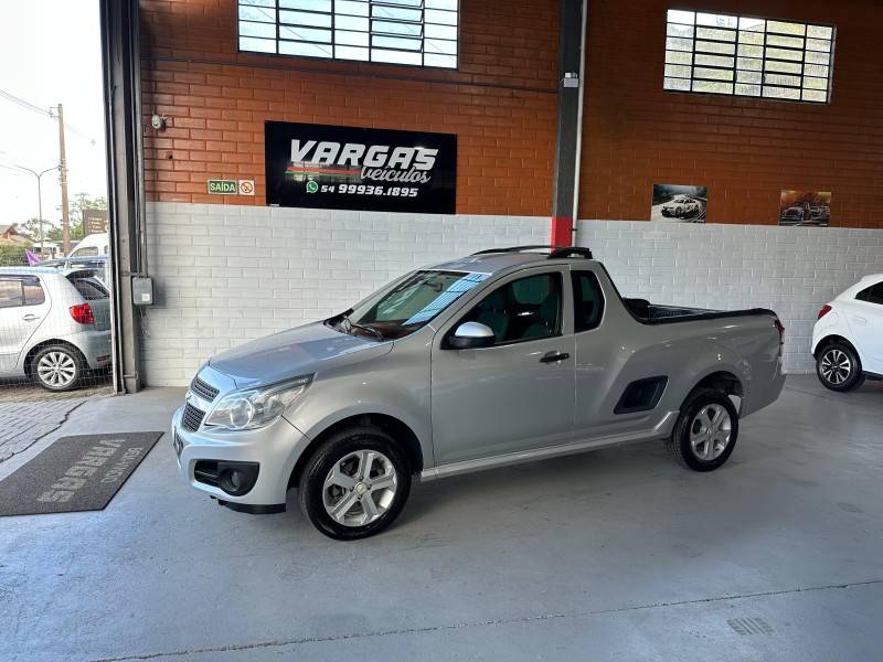 CHEVROLET - MONTANA - 2017/2018 - Prata - R$ 53.000,00