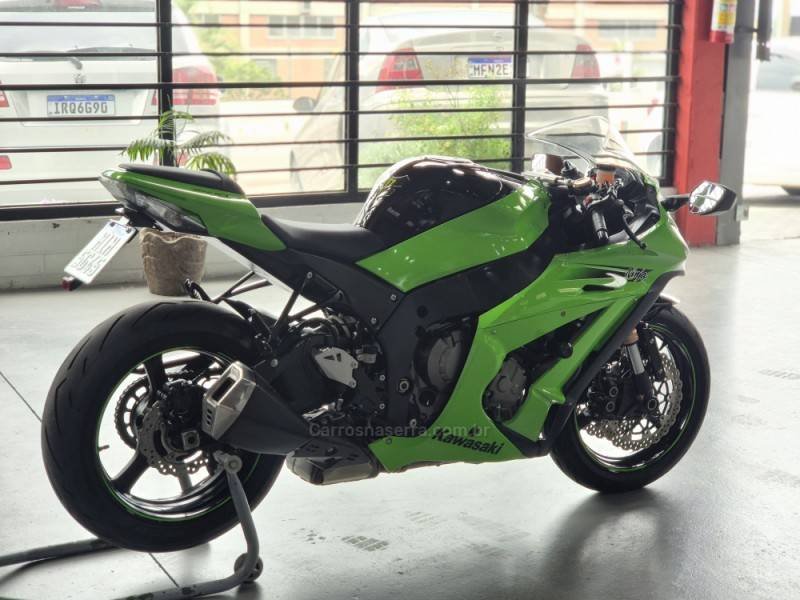 KAWASAKI - NINJA ZX-10R - 2011/2011 - Verde - R$ 49.000,00