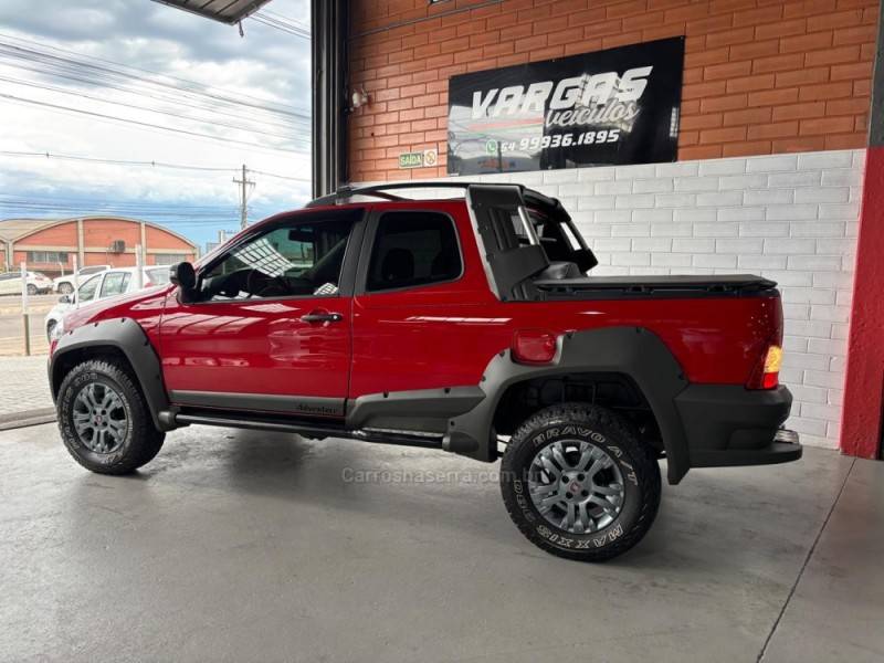 FIAT - STRADA - 2010/2011 - Vermelha - R$ 58.000,00