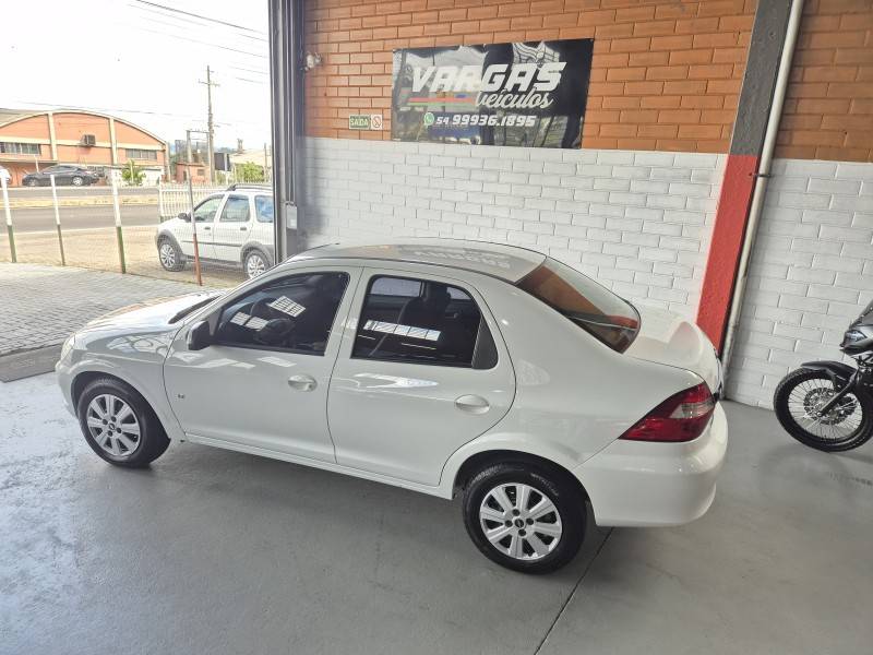CHEVROLET - PRISMA - 2011/2012 - Branca - R$ 32.000,00