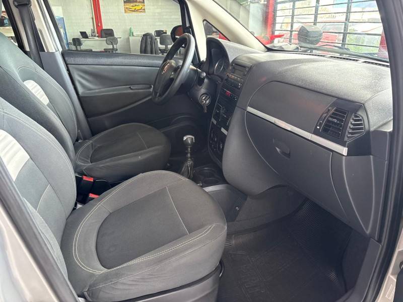 FIAT - IDEA - 2010/2011 - Prata - R$ 29.000,00