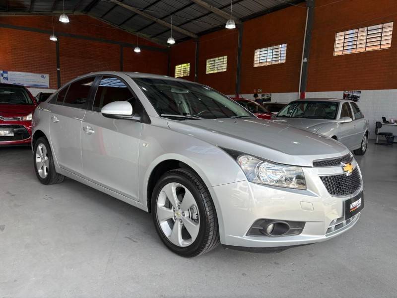 CHEVROLET - CRUZE - 2013/2014 - Prata - R$ 58.000,00