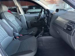 FIAT - PALIO - 2016/2017 - Branca - R$ 52.000,00
