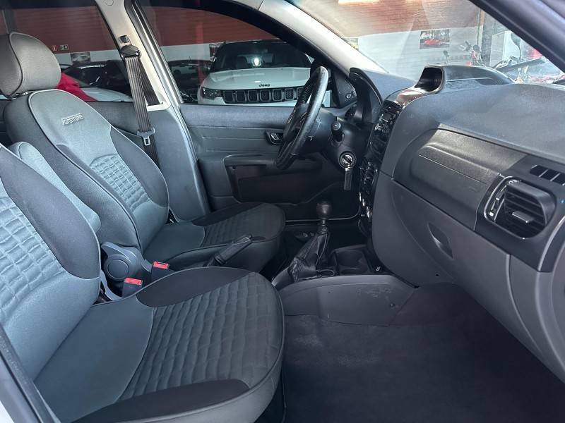 FIAT - PALIO - 2016/2017 - Branca - R$ 52.000,00