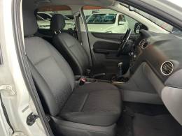 FORD - FOCUS - 2011/2012 - Branca - R$ 44.900,00