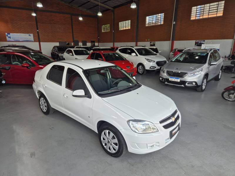 CHEVROLET - PRISMA - 2011/2012 - Branca - R$ 32.000,00