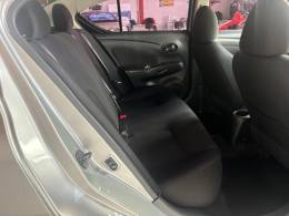 NISSAN - VERSA - 2012/2013 - Prata - R$ 39.000,00