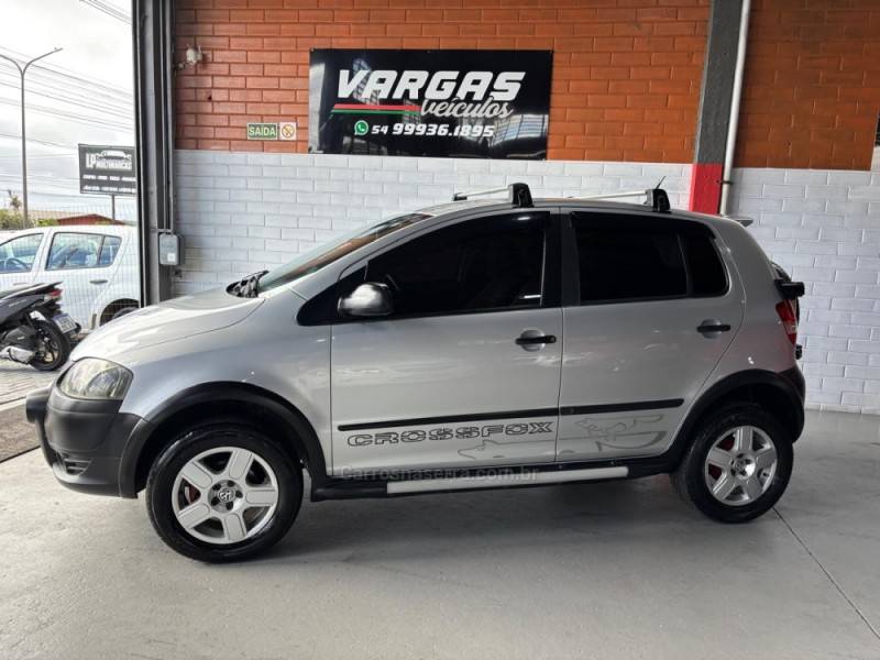 VOLKSWAGEN - CROSSFOX - 2008/2009 - Prata - R$ 37.000,00