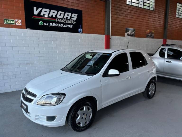 CHEVROLET - CELTA - 2013/2013 - Branca - R$ 36.000,00