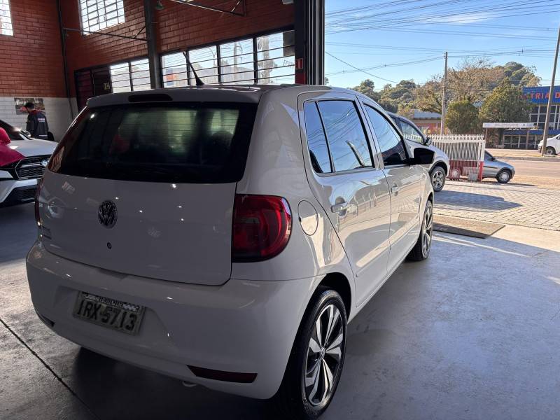 VOLKSWAGEN - FOX - 2011/2011 - Branca - R$ 29.000,00