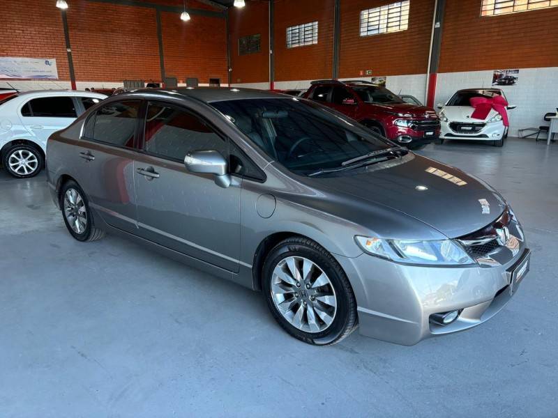HONDA - CIVIC - 2011/2011 - Cinza - R$ 52.000,00