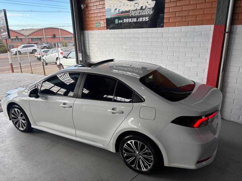 TOYOTA - COROLLA - 2021/2022 - Branca - R$ 149.000,00