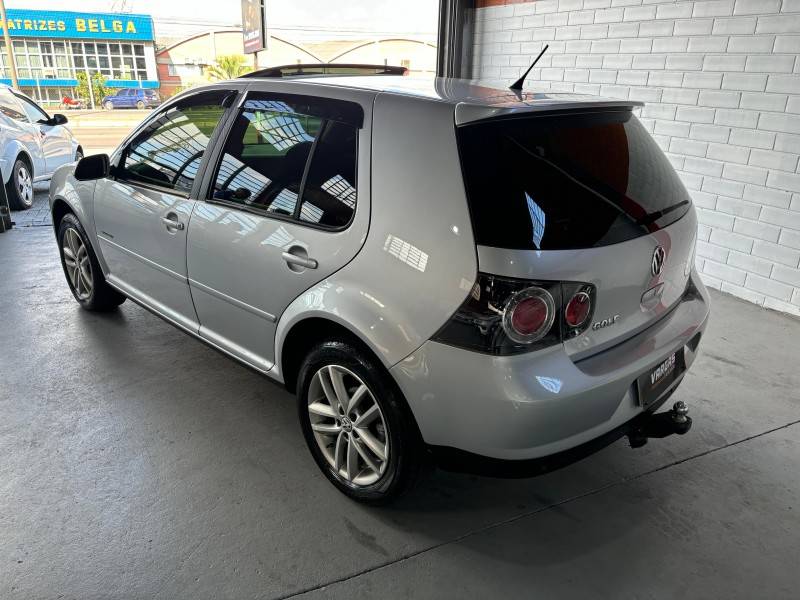 VOLKSWAGEN - GOLF - 2011/2011 - Prata - R$ 50.000,00