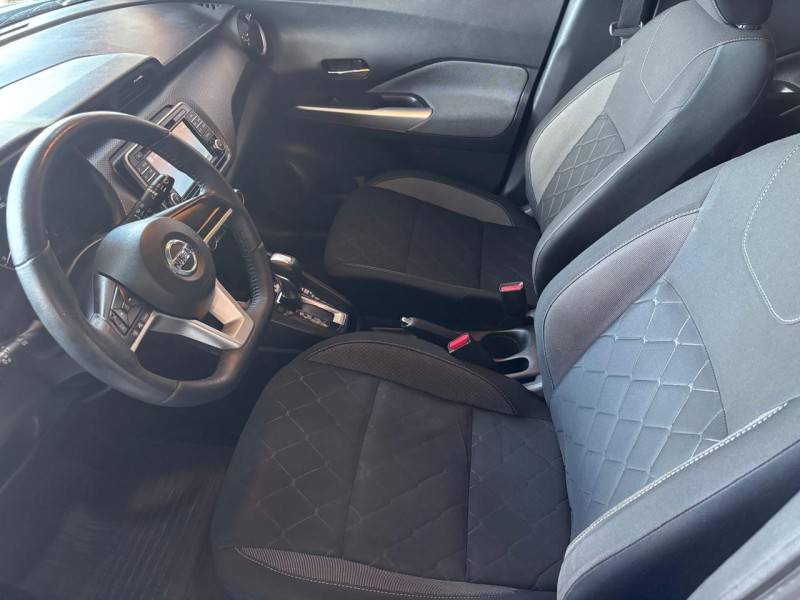 NISSAN - KICKS - 2017/2018 - Prata - R$ 83.000,00