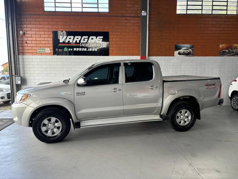 TOYOTA - HILUX - 2005/2006 - Prata - R$ 115.000,00