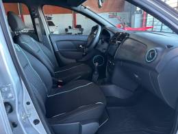RENAULT - SANDERO - 2017/2018 - Prata - R$ 47.000,00