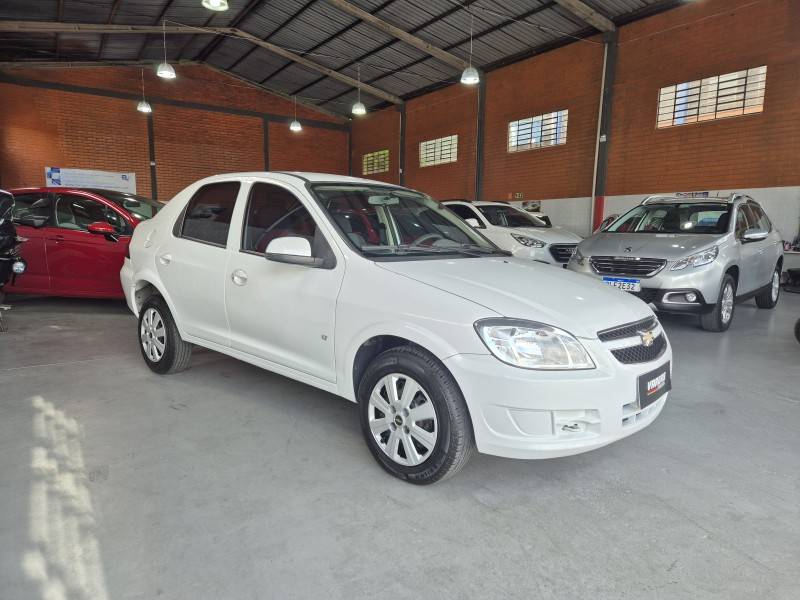 CHEVROLET - PRISMA - 2011/2012 - Branca - R$ 32.000,00