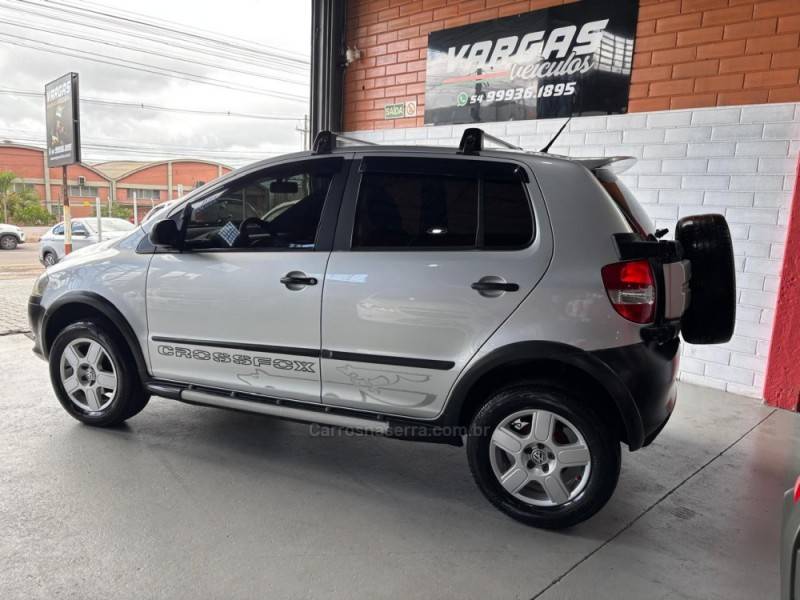 VOLKSWAGEN - CROSSFOX - 2008/2009 - Prata - R$ 37.000,00