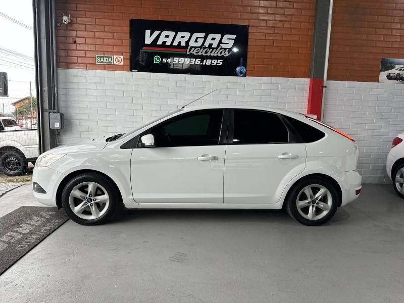 FORD - FOCUS - 2011/2012 - Branca - R$ 44.900,00