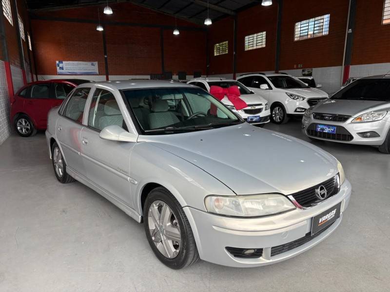 CHEVROLET - VECTRA - 2005/2005 - Prata - R$ 32.900,00