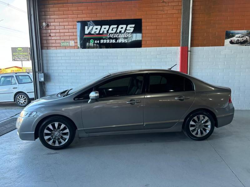 HONDA - CIVIC - 2011/2011 - Cinza - R$ 52.000,00