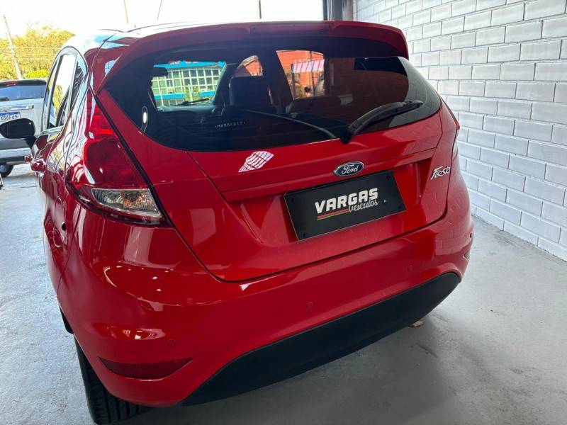 FORD - FIESTA - 2017/2017 - Vermelha - R$ 53.000,00