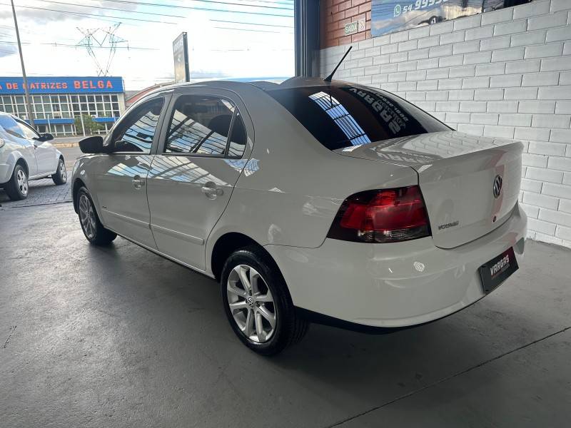 VOLKSWAGEN - VOYAGE - 2012/2013 - Branca - R$ 34.000,00