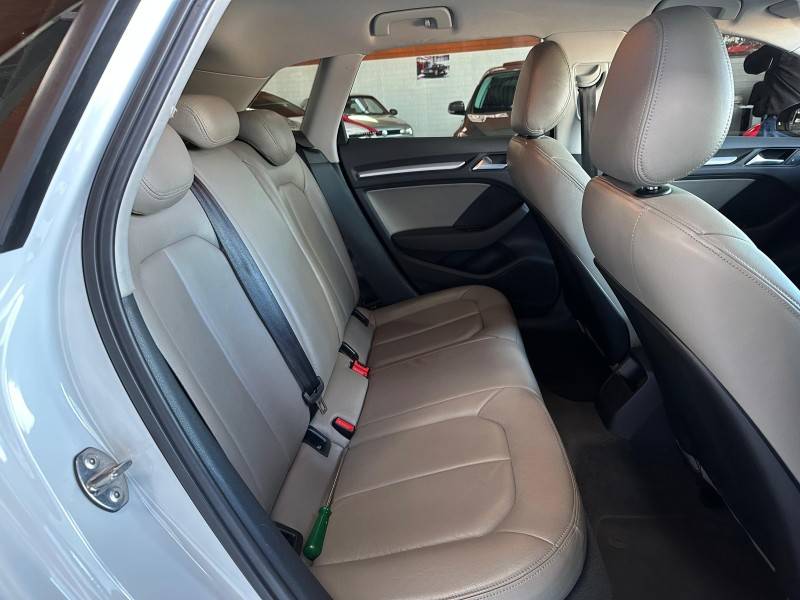 AUDI - A3 - 2015/2015 - Branca - R$ 77.000,00