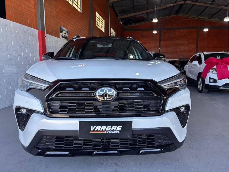 TOYOTA - COROLLA - 2023/2024 - Branca - R$ 170.000,00