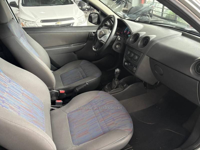 CHEVROLET - CELTA - 2011/2012 - Prata - R$ 24.000,00