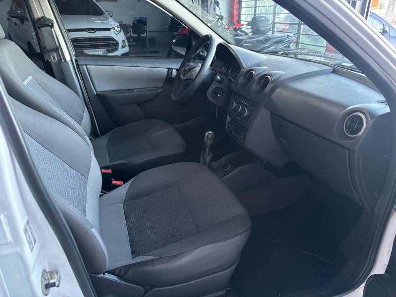 CHEVROLET - CELTA - 2013/2013 - Branca - R$ 36.000,00