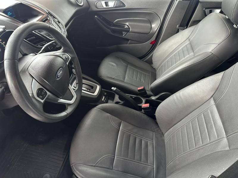FORD - FIESTA - 2014/2015 - Branca - R$ 50.000,00