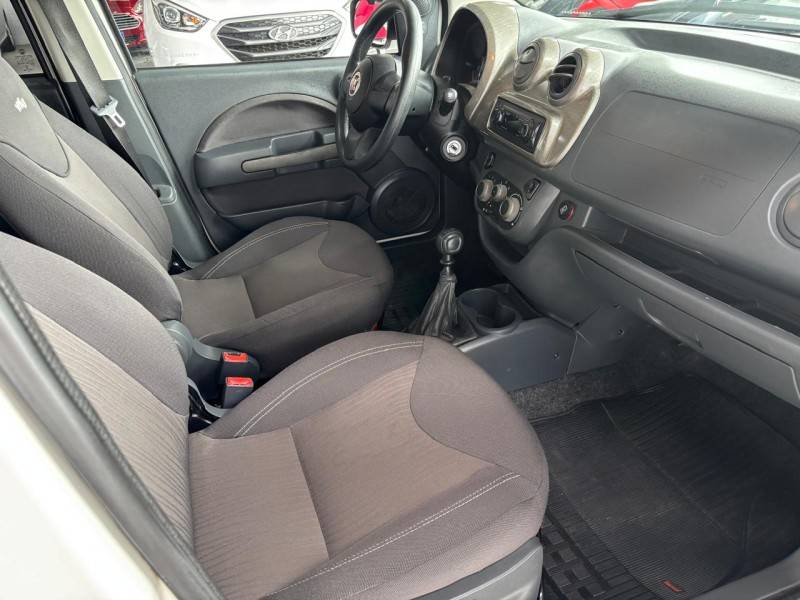 FIAT - UNO - 2014/2014 - Branca - R$ 40.000,00