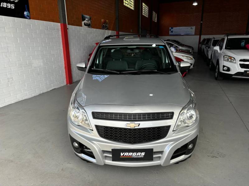 CHEVROLET - MONTANA - 2017/2018 - Prata - R$ 50.000,00