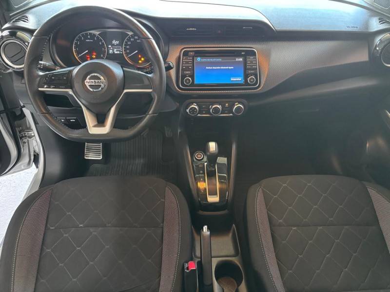 NISSAN - KICKS - 2017/2018 - Prata - R$ 83.000,00