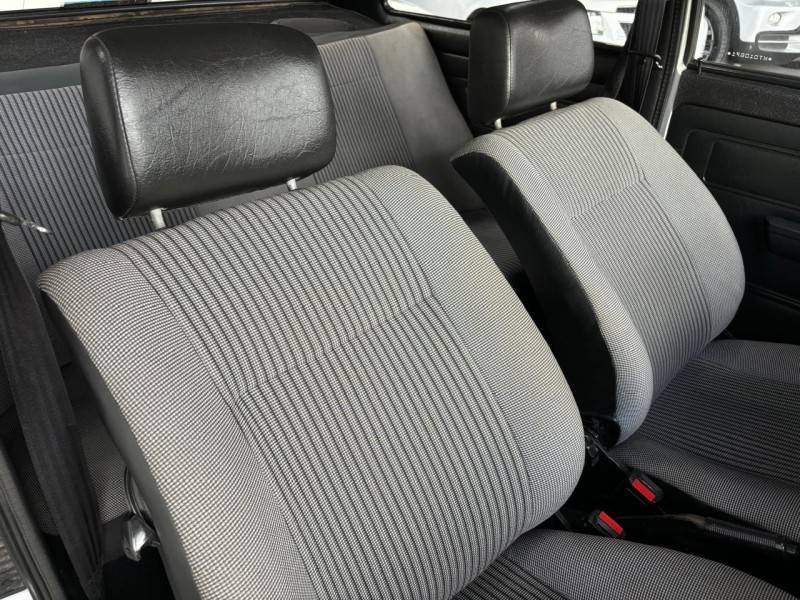VOLKSWAGEN - VOYAGE - 1989/1989 - Prata - R$ 50.000,00