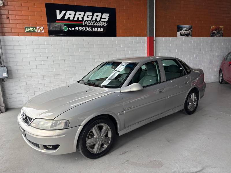 CHEVROLET - VECTRA - 2005/2005 - Prata - R$ 32.900,00