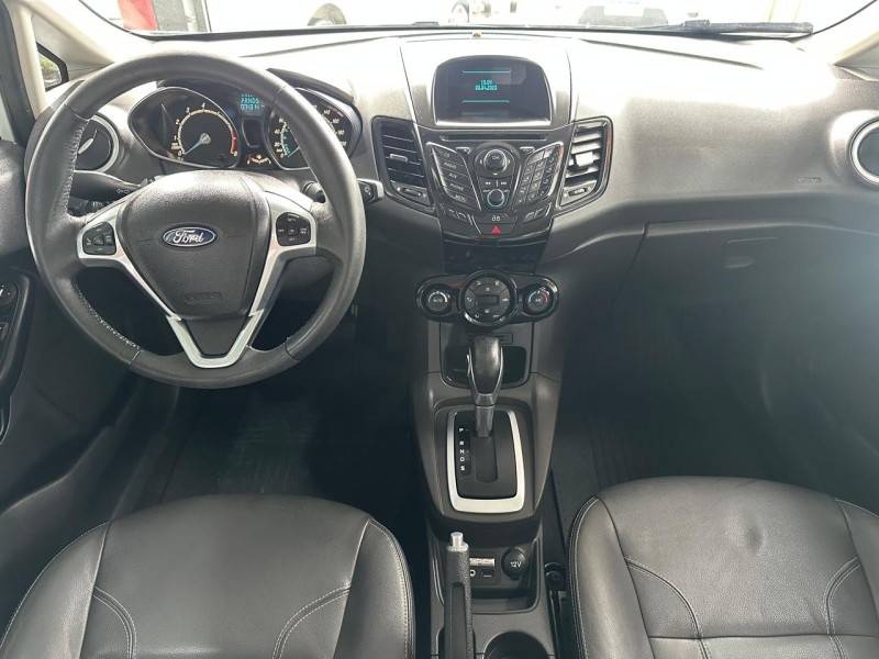 FORD - FIESTA - 2014/2015 - Branca - R$ 50.000,00