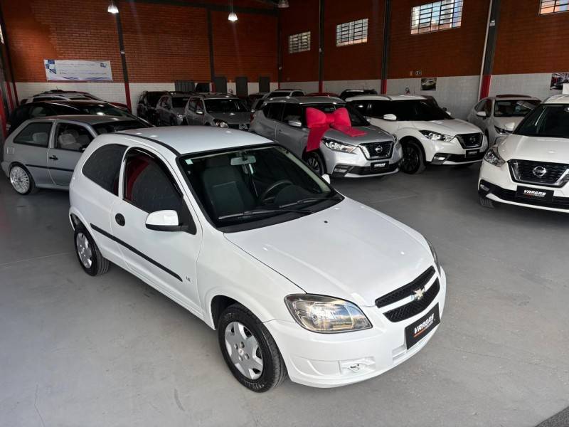 CHEVROLET - CELTA - 2011/2012 - Branca - R$ 26.000,00