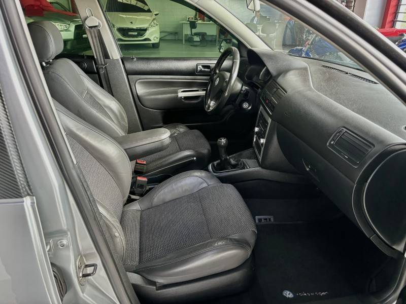 VOLKSWAGEN - GOLF - 2011/2011 - Prata - R$ 50.000,00