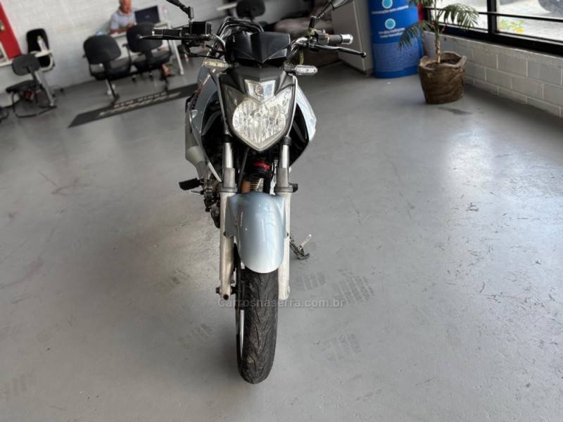 YAMAHA - FAZER - 2009/2010 - Prata - R$ 12.000,00