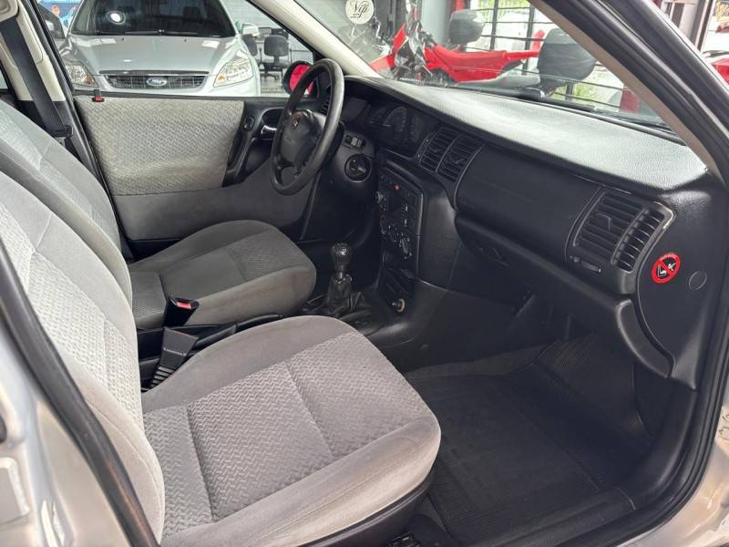CHEVROLET - VECTRA - 2005/2005 - Prata - R$ 32.900,00