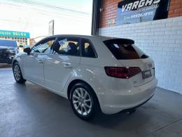 AUDI - A3 - 2015/2015 - Branca - R$ 77.000,00