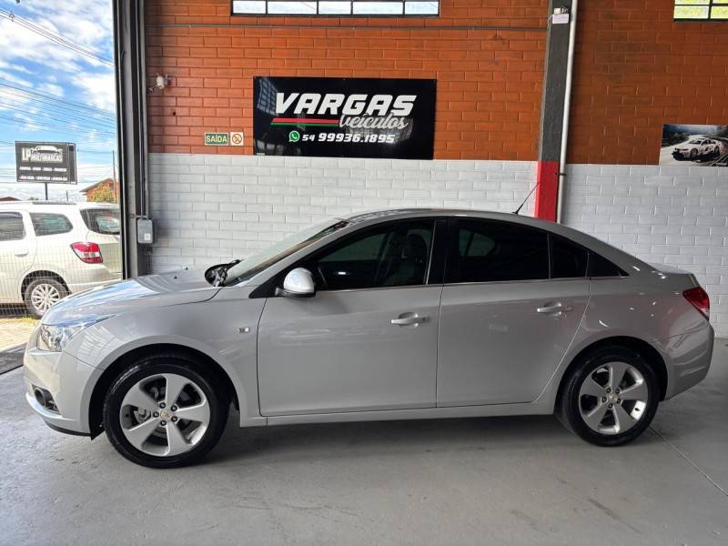 CHEVROLET - CRUZE - 2013/2014 - Prata - R$ 58.000,00