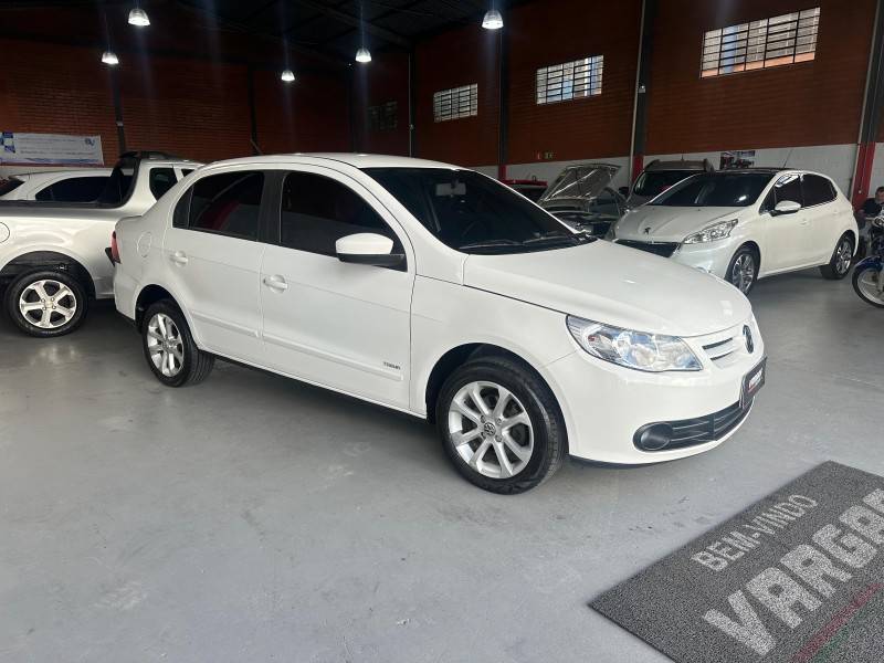 VOLKSWAGEN - VOYAGE - 2012/2013 - Branca - R$ 34.000,00